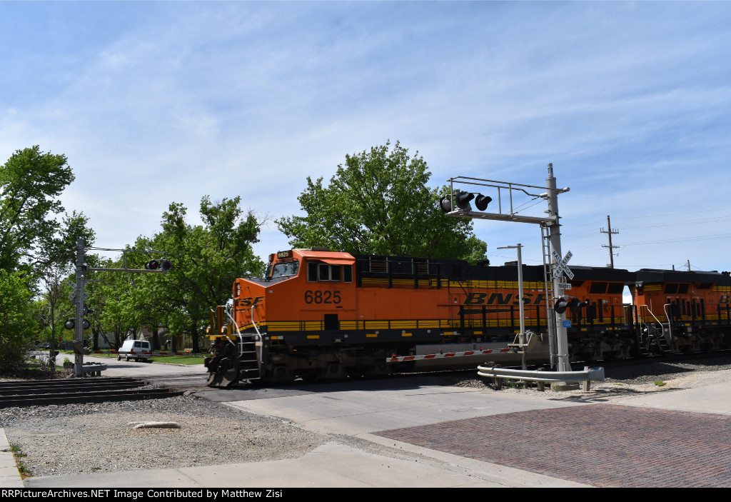 BNSF 6825